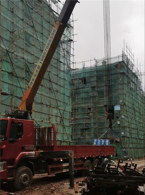 张北县“慢工细活”—— 吊车的 “微动控制” 技术